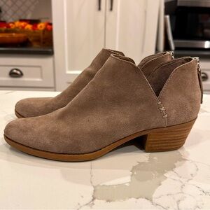 BP Nordstrom Womens Suede Ankle Booties Sz 9 Taupe Gray Cowgirl Zip Almond Toe